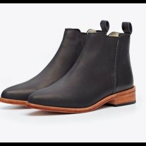 Nisolo Women’s Chelsea Boots. 7.5 but fit like a 7. Excellent used condition.